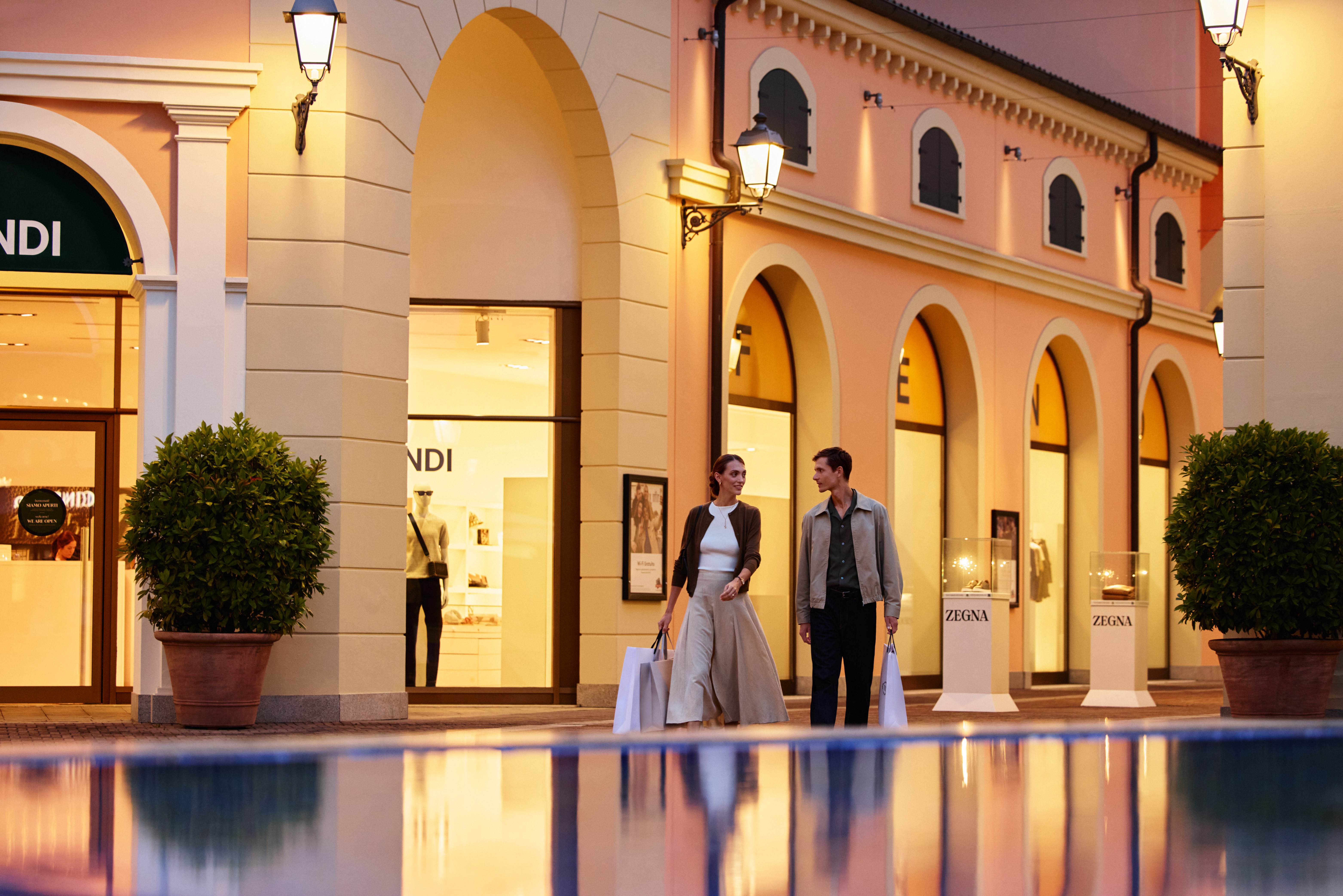 Outdoor seating and public realm at a McArthurGlen destination